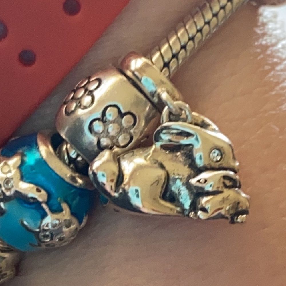 💎 Gemstone Eyes Rabbit Mom and a Baby Bunny Charm
